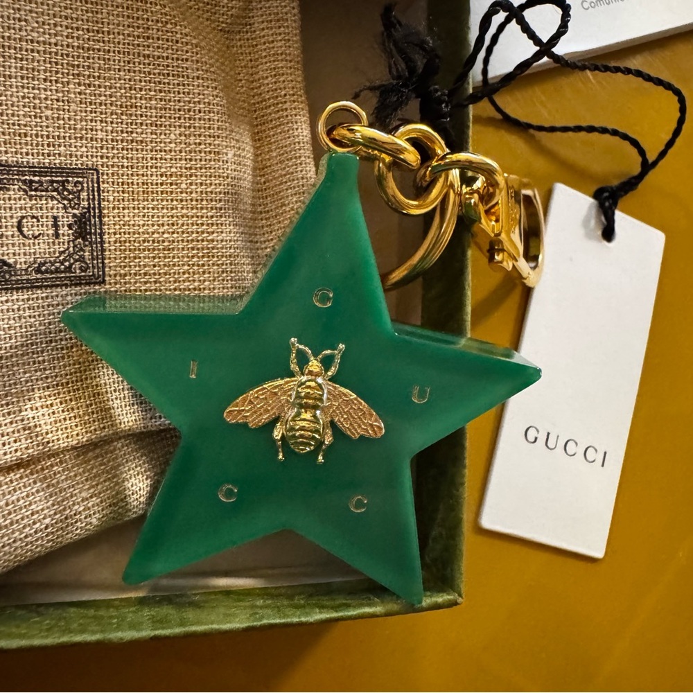 ⭐️🐝 GUCCI Star Bag Charm Keychain with Gold Bee | Green Plexiglass Gold Hardware - Picture 12 of 17